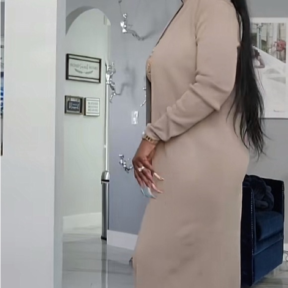 Sophisticated Beige/camel/khaki 3- piece Women's Pantsuit One Size fits 4-16 - Picture 8 of 16